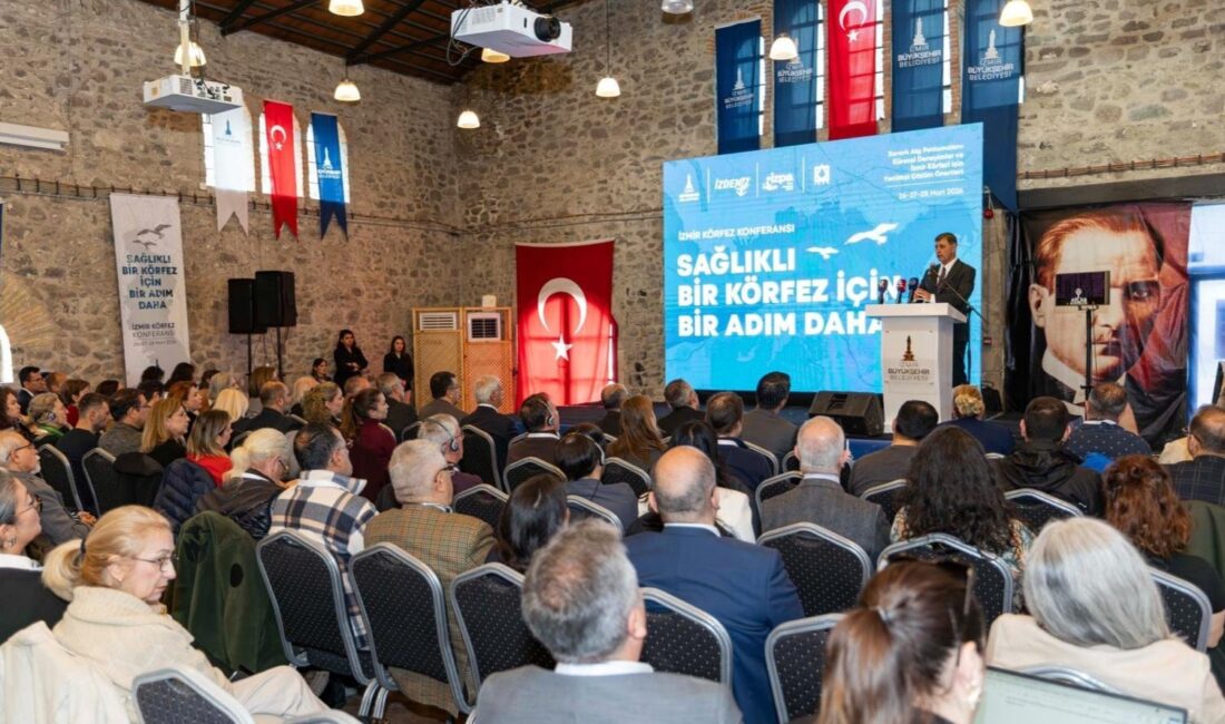 HABER/Sait TEMURİzmir Büyükşehir Belediye Başkanı Dr. Cemil Tugay, İzmir Körfezi’nin