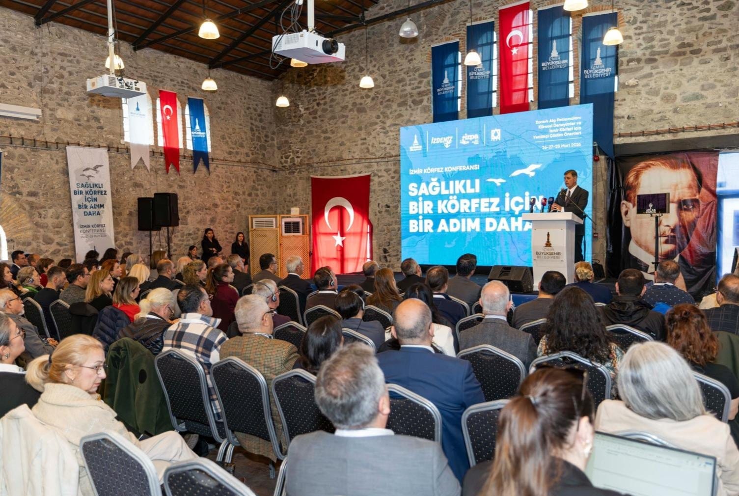 HABER/Sait TEMURİzmir Büyükşehir Belediye Başkanı Dr. Cemil Tugay, İzmir Körfezi’nin