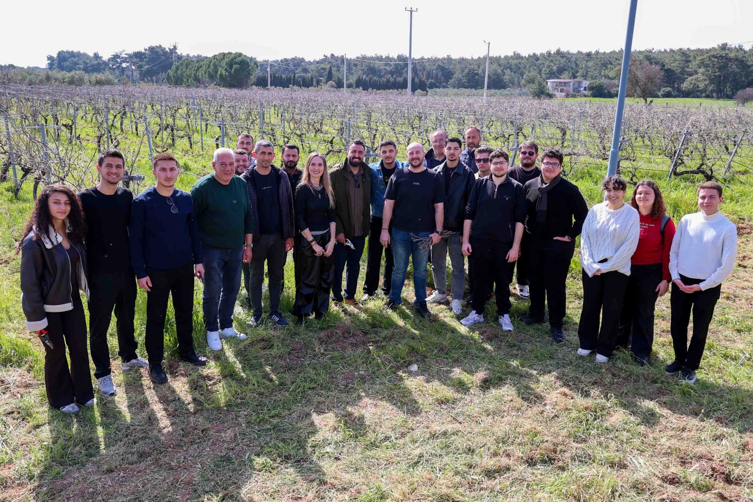 Buca Belediyesi’nin üzüm bağı açık hava okuluna dönüştü
