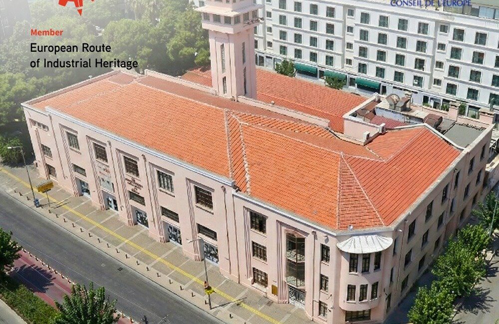 İzmir Büyükşehir Belediyesi, kentin sanayi mirasını koruyup dönüştürerek uluslararası vitrine