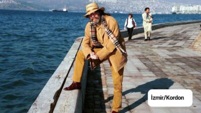 CEM KARACA81 YAŞINDA… 70’lı yılların sonu…Cem Karaca, İzmir Fuarı ‘nda