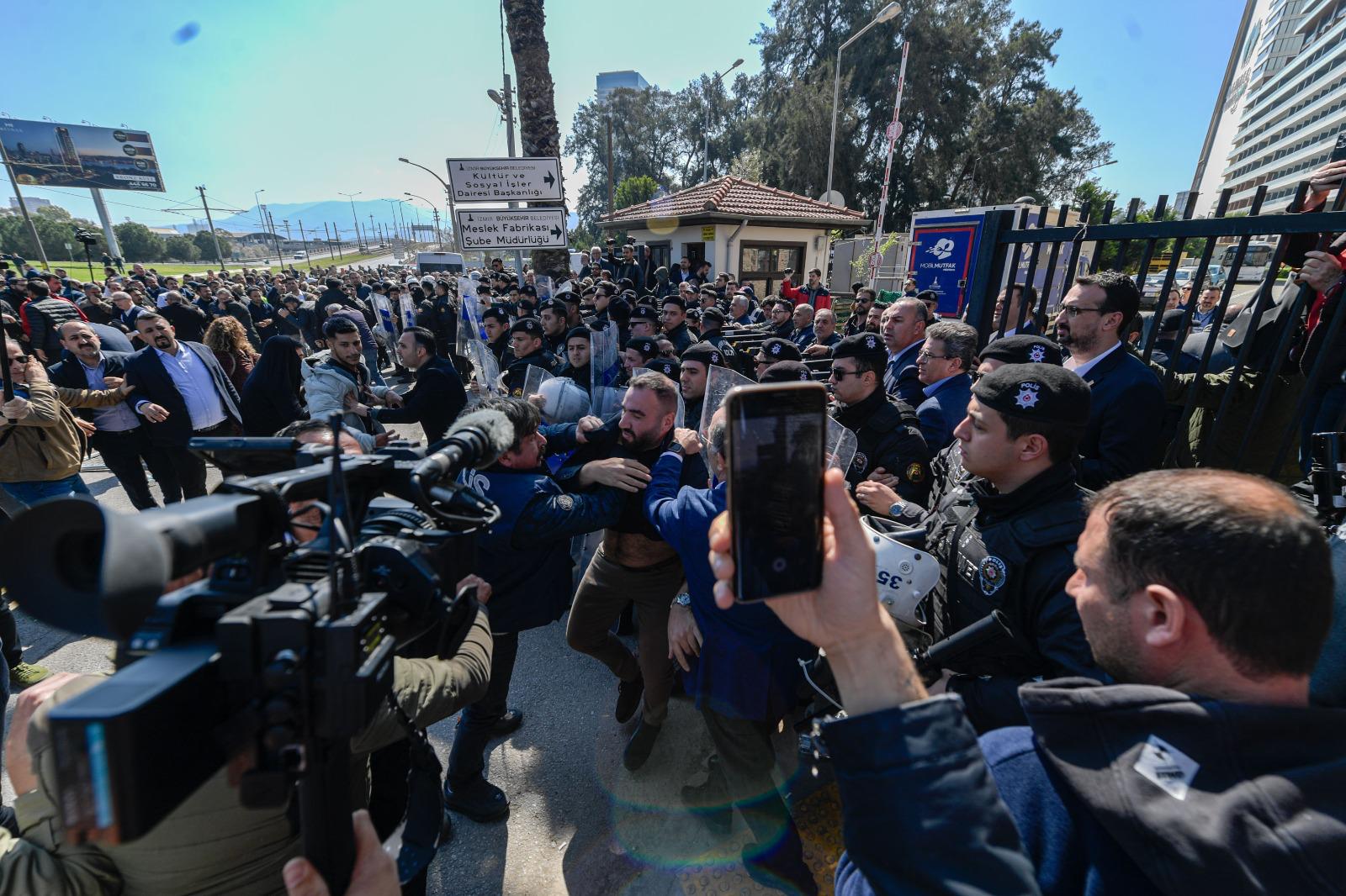 HABER/Sait TEMURMülkiyeti İzmir Büyükşehir Belediyesine ait Meslek Fabrikası sabah karanlığında