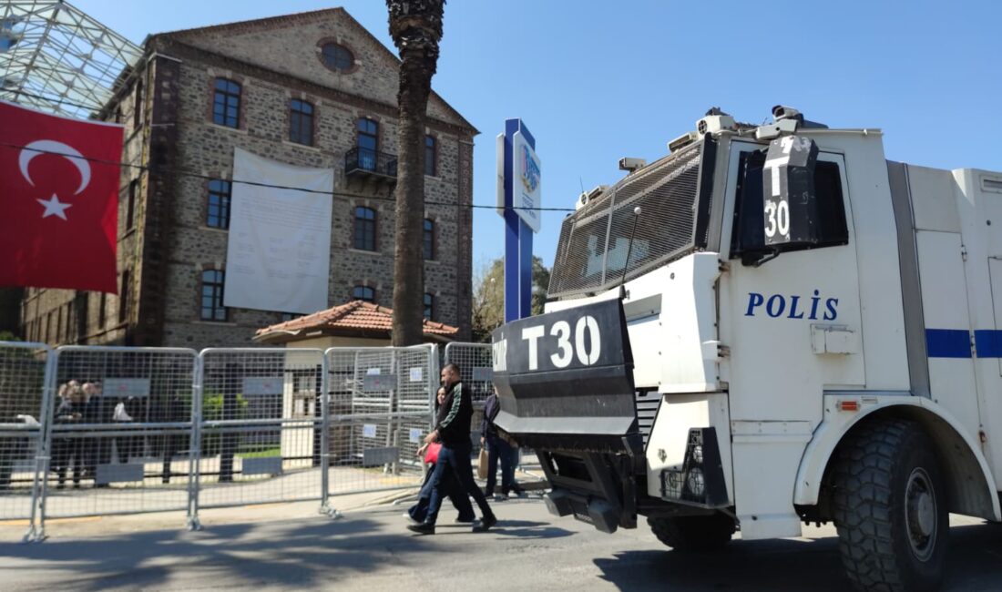 "Tugay'dan afiş tepkisi"