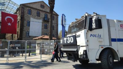 "Tugay'dan afiş tepkisi"