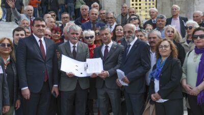 "17 milyon emeklinin hakları için 102 bin imza toplandı"