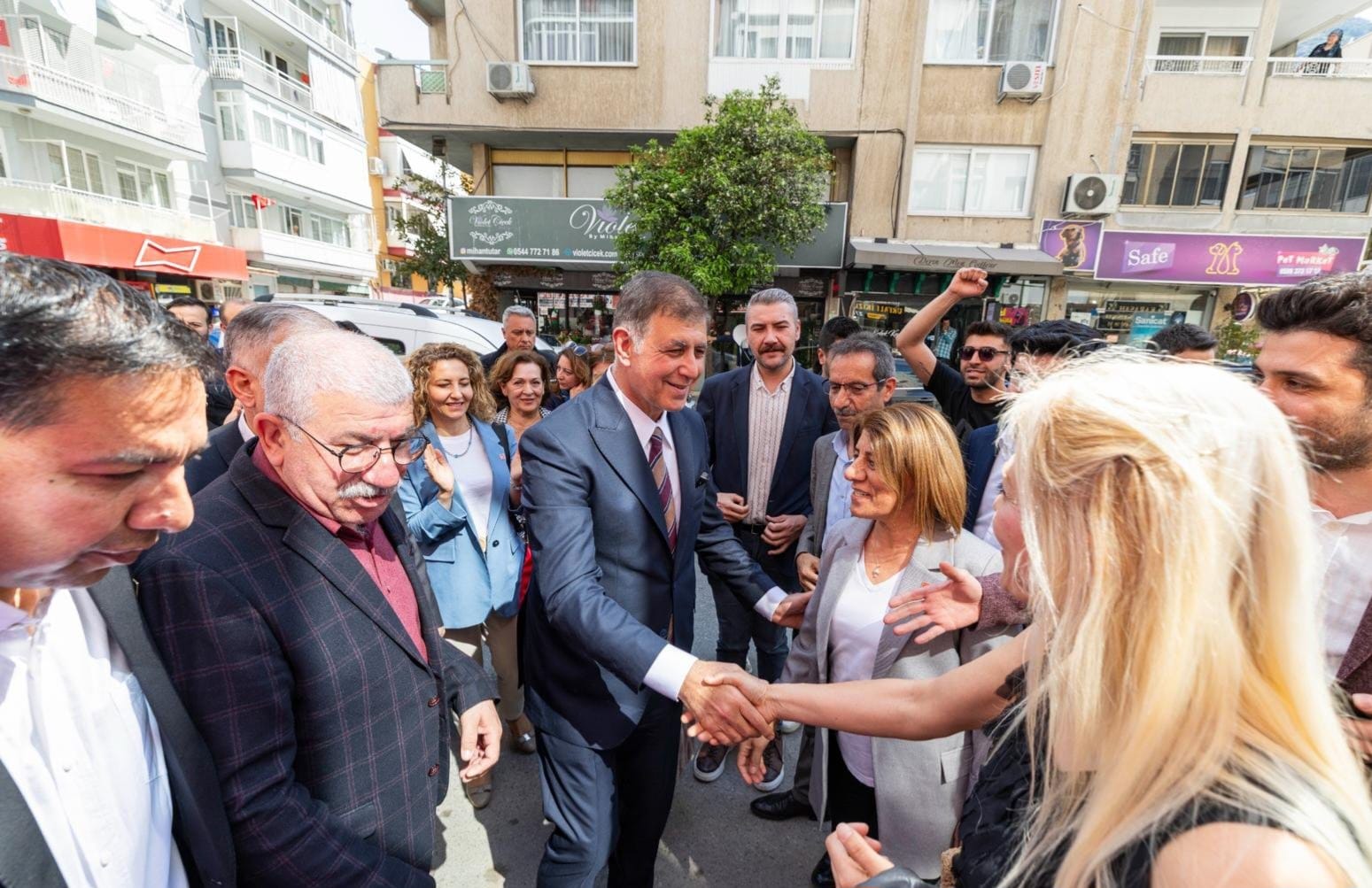 HABER/Sait TEMURİzmir Büyükşehir Belediye Başkanı Dr. Cemil Tugay, Vakıflar Genel