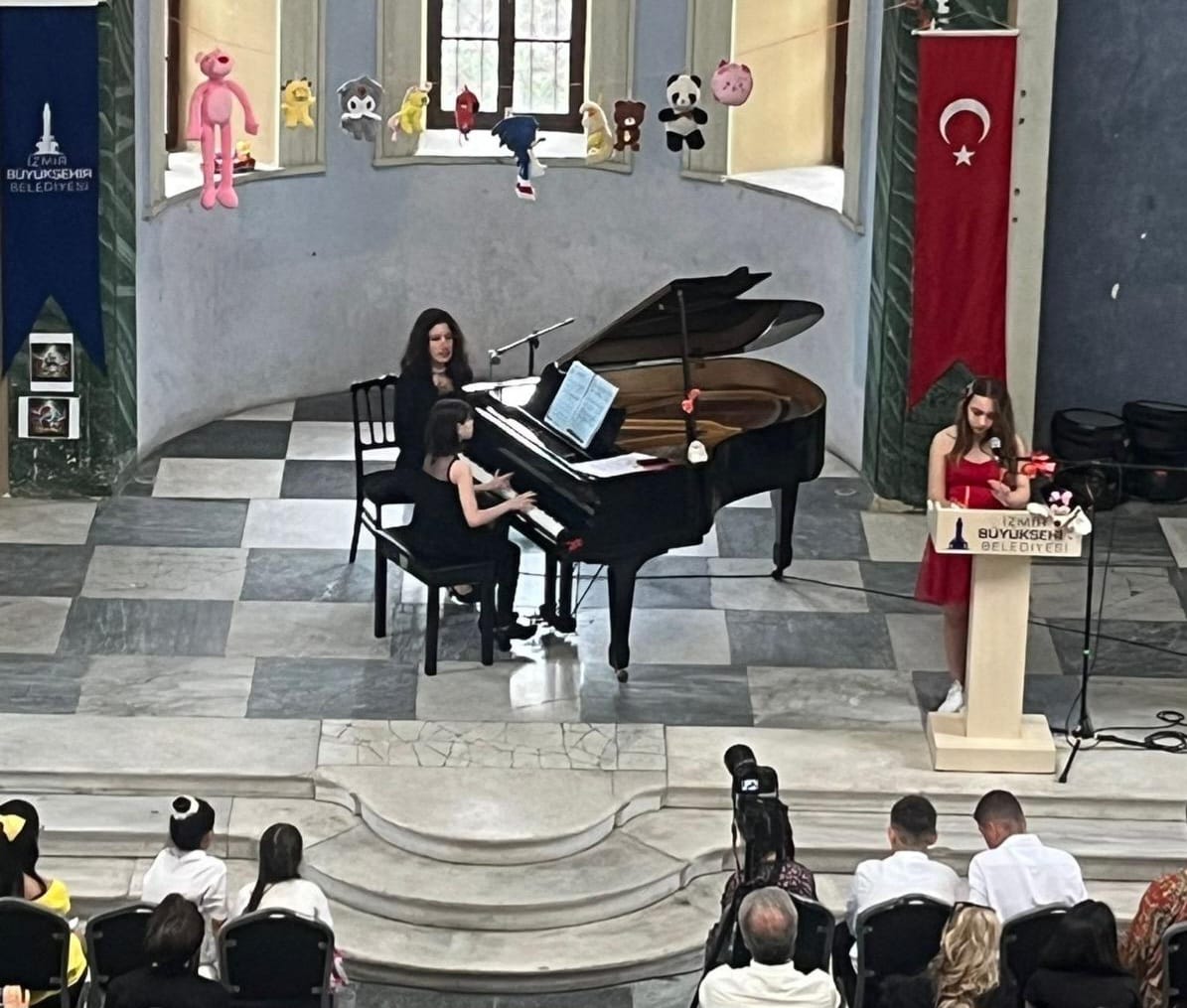 HABER/Sait TEMURİzmir’in tarihi dokusuyla büyüleyen mekanı Aziz Vukolos Kilisesi, 23