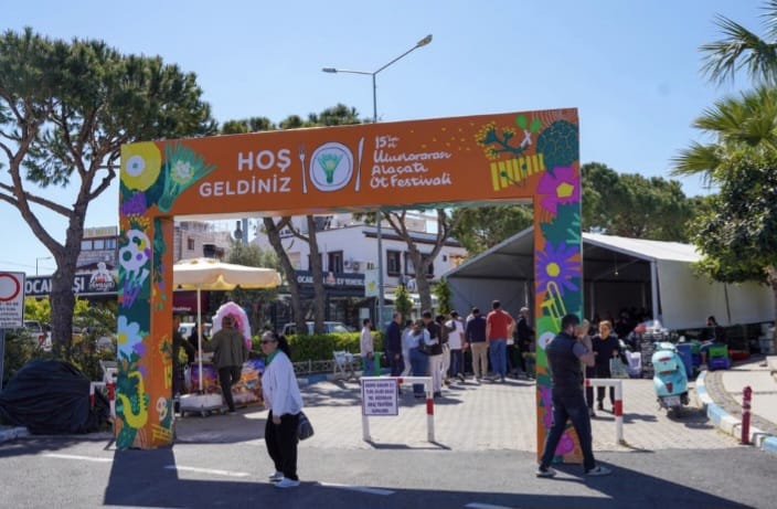 HABER/Sait TEMUR 15. Uluslararası Alaçatı Ot Festivali’nde stantlar açıldı, yarışmalar