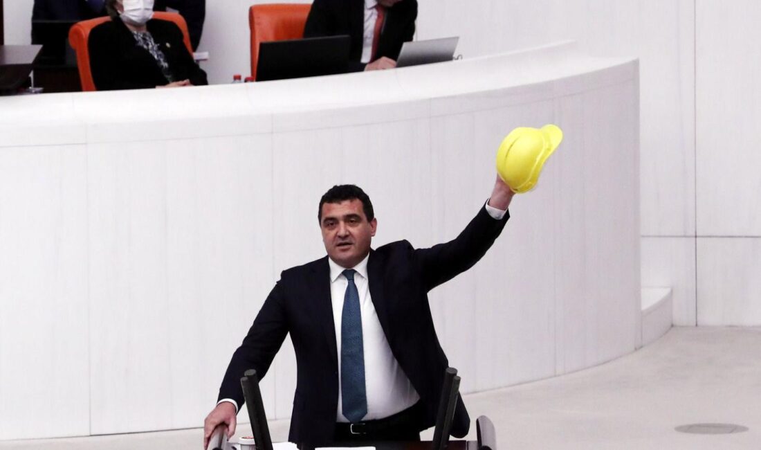 “1 MAYIS: EMEĞİN İRADESİ, AKP’NİN YARATMAK İSTEDİĞİ SÖMÜRÜ DÜZENİNE KARŞI