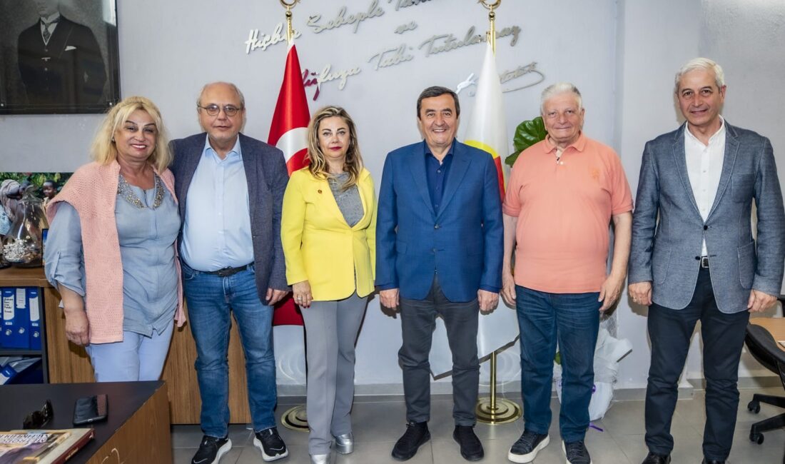 HABER/Sait TEMURKonak Belediyesi Önceki Dönem Başkanı Abdül Batur, İzmir Gazeteciler