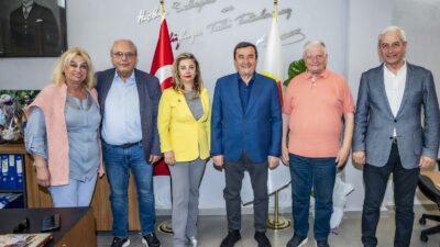 HABER/Sait TEMURKonak Belediyesi Önceki Dönem Başkanı Abdül Batur, İzmir Gazeteciler