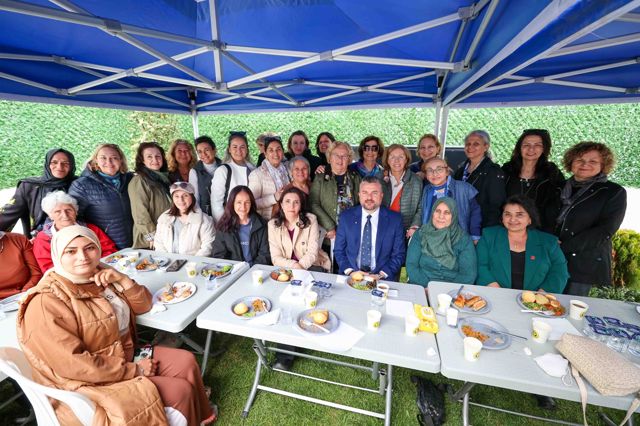 HABER/Sait TEMURBuca Belediye Başkanı Mimar Görkem Duman, Gülşah Durbay Kadın