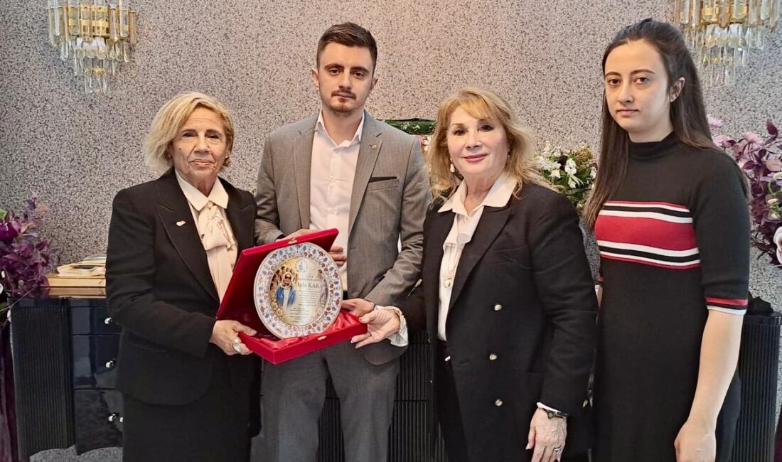 "Yılın Kahraman Annesi" Plaketi Ayla Kara’nın Çocuklarına teslim edildi.