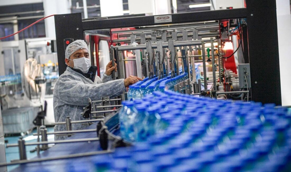 HABER/Sait TEMURİzmir’in 94 yıllık Cumhuriyet markası olan Şaşal Su Fabrikası,