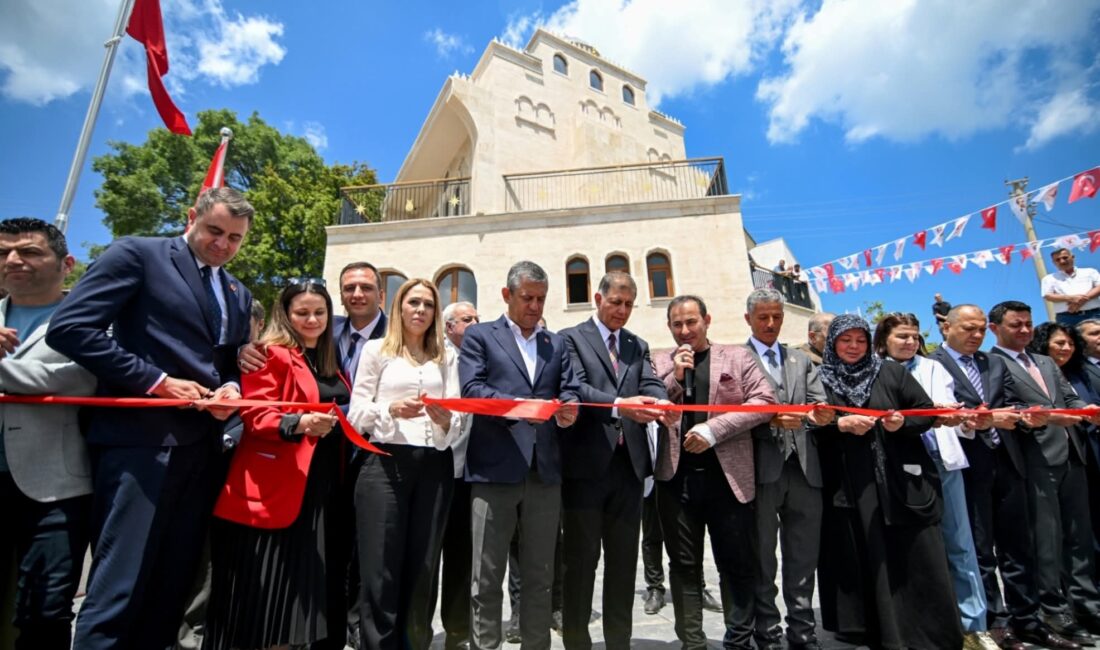 HABER/Sait TEMURCumhuriyet Halk Partisi Genel Başkanı Özgür Özel, İzmir’de yoğun