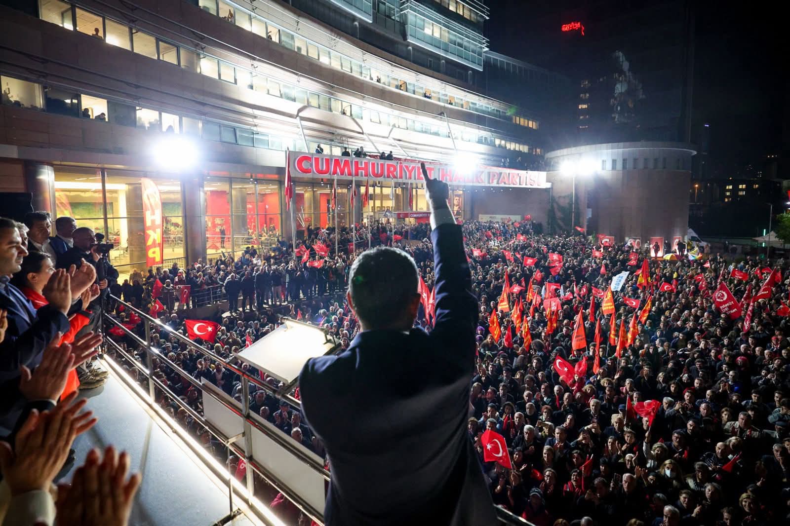 Özel: "Genel merkezi terk etmeyeceğiz"
