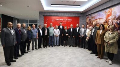 "İzmir siyasetinin deneyimli isimleri sahaya iniyor"