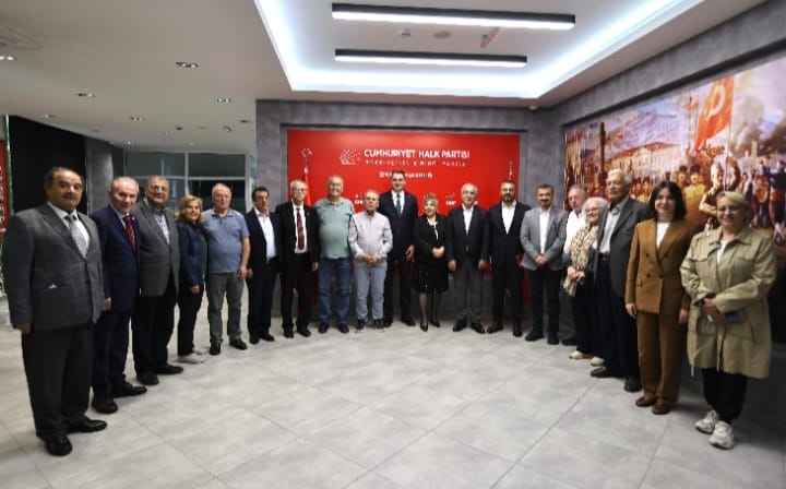 "İzmir siyasetinin deneyimli isimleri sahaya iniyor"