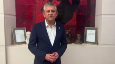 HABER/Sait TEMURGüvenlik güçleri kapıları kırarak parti binasına girdiği sırada Özgür