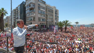 HABER/Sait TEMUR“Cumhuriyet meydanını yasakladılar, yürüyerek geldiği Gündoğdu meydanında on binlerle