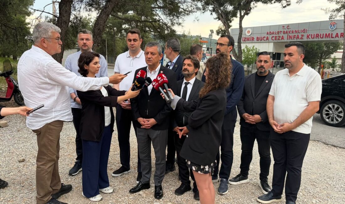HABER/Sait TEMURCumhuriyet Halk Partisi Lideri Özgür Özel, İzmir’de gündeme ilişkin
