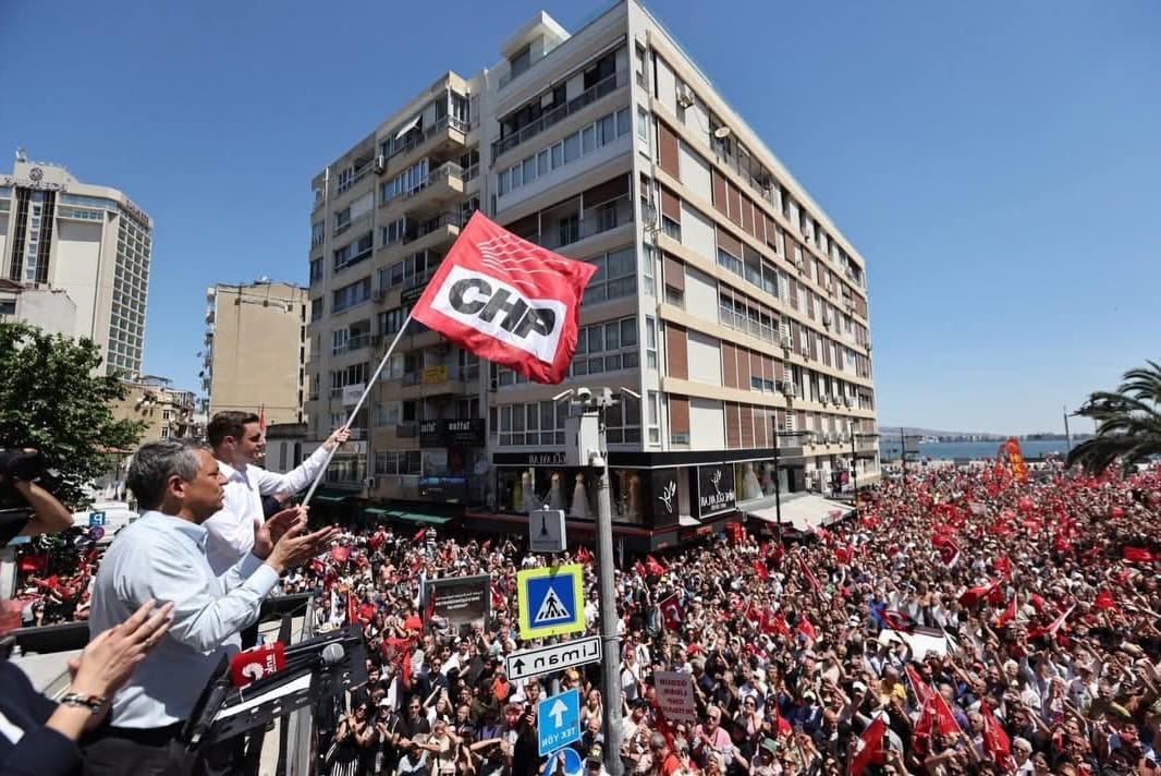 Ege Kritik/Sait TEMUR Cumhuriyet Halk Partisi’nin “Seçilmiş” Genel Başkanı Özgür