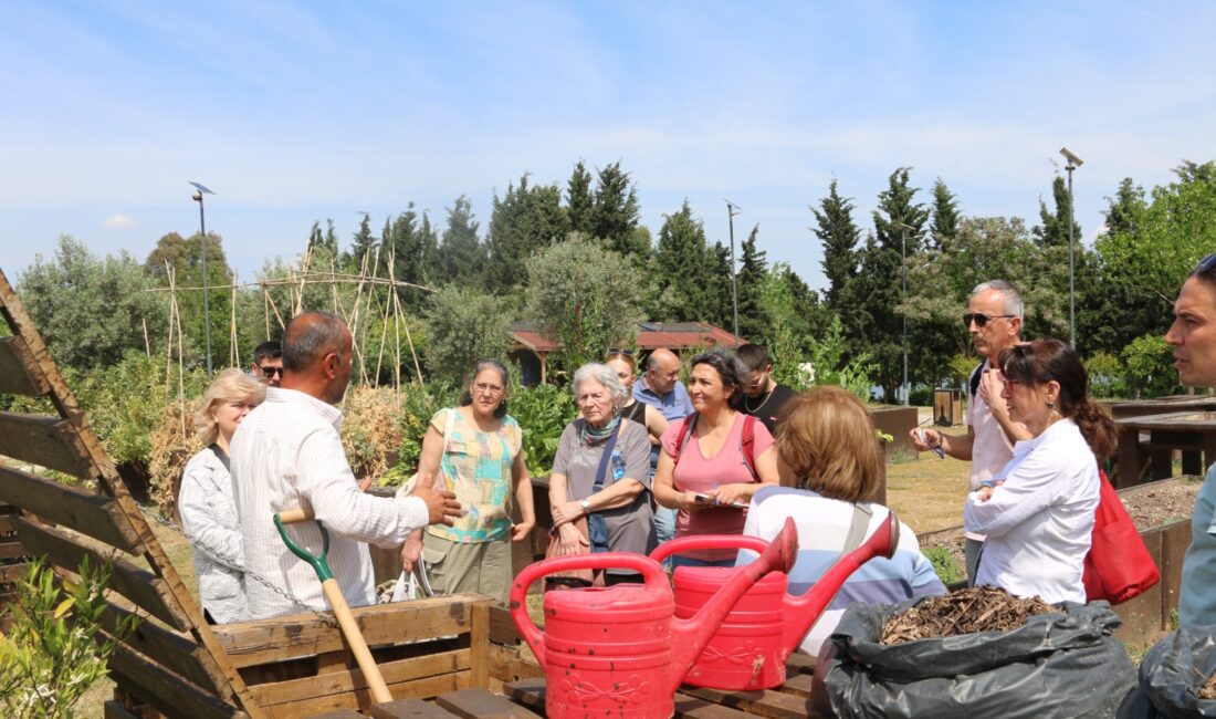 İzmir Büyükşehir Belediyesi’nin başlattığı “Bahçe Kompostu Etkinliği” ile organik atıkların