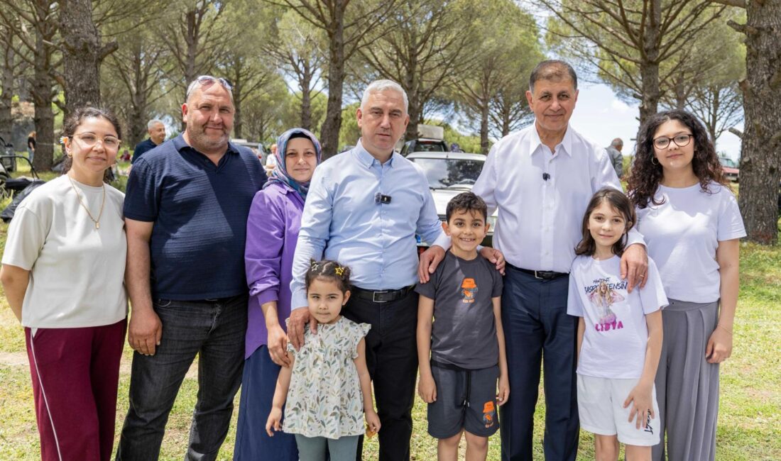 HABER/Sait TEMURİzmir Büyükşehir Belediye Başkanı Dr. Cemil Tugay, eşi Öznur
