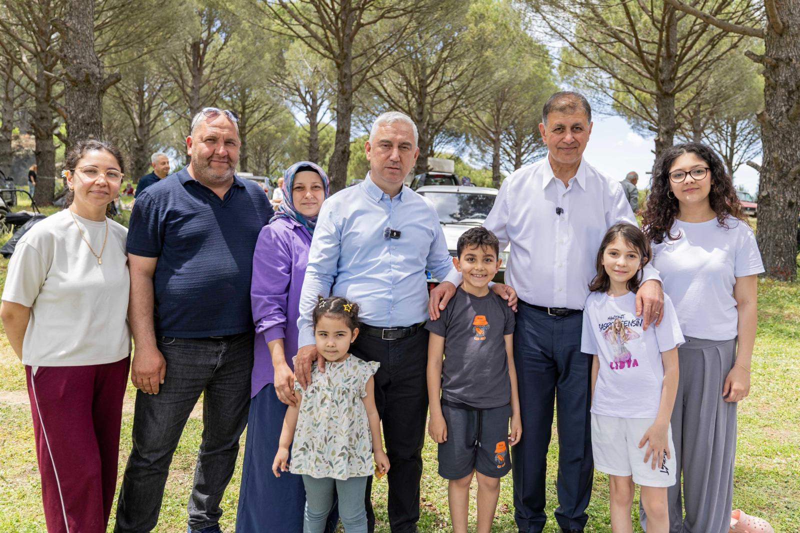 HABER/Sait TEMURİzmir Büyükşehir Belediye Başkanı Dr. Cemil Tugay, eşi Öznur