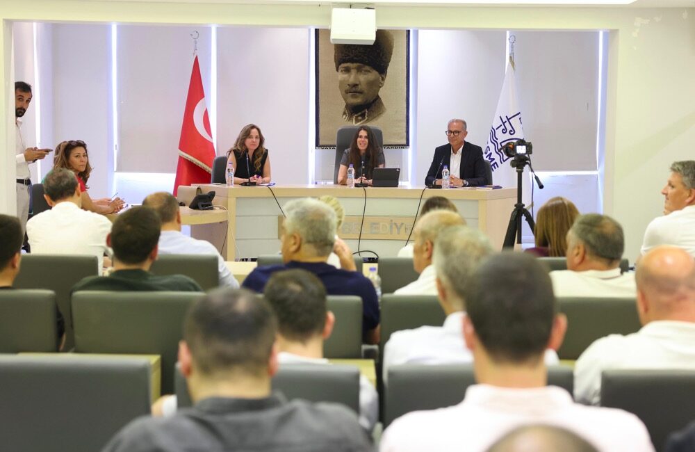 HABER/Sait TEMURİzmir’in turistik ilçesi Çeşme Belediye Meclisi yaz sezonu ile