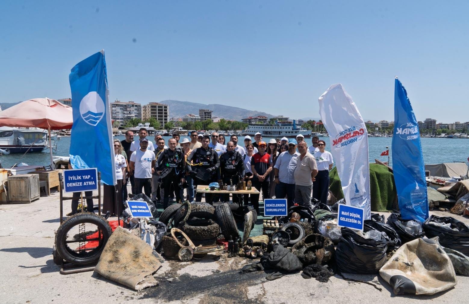 HABER/Sait TEMURİzmir’de bir kaç saatte denizden çıkarılanlar: “Araba lastiği, masa,