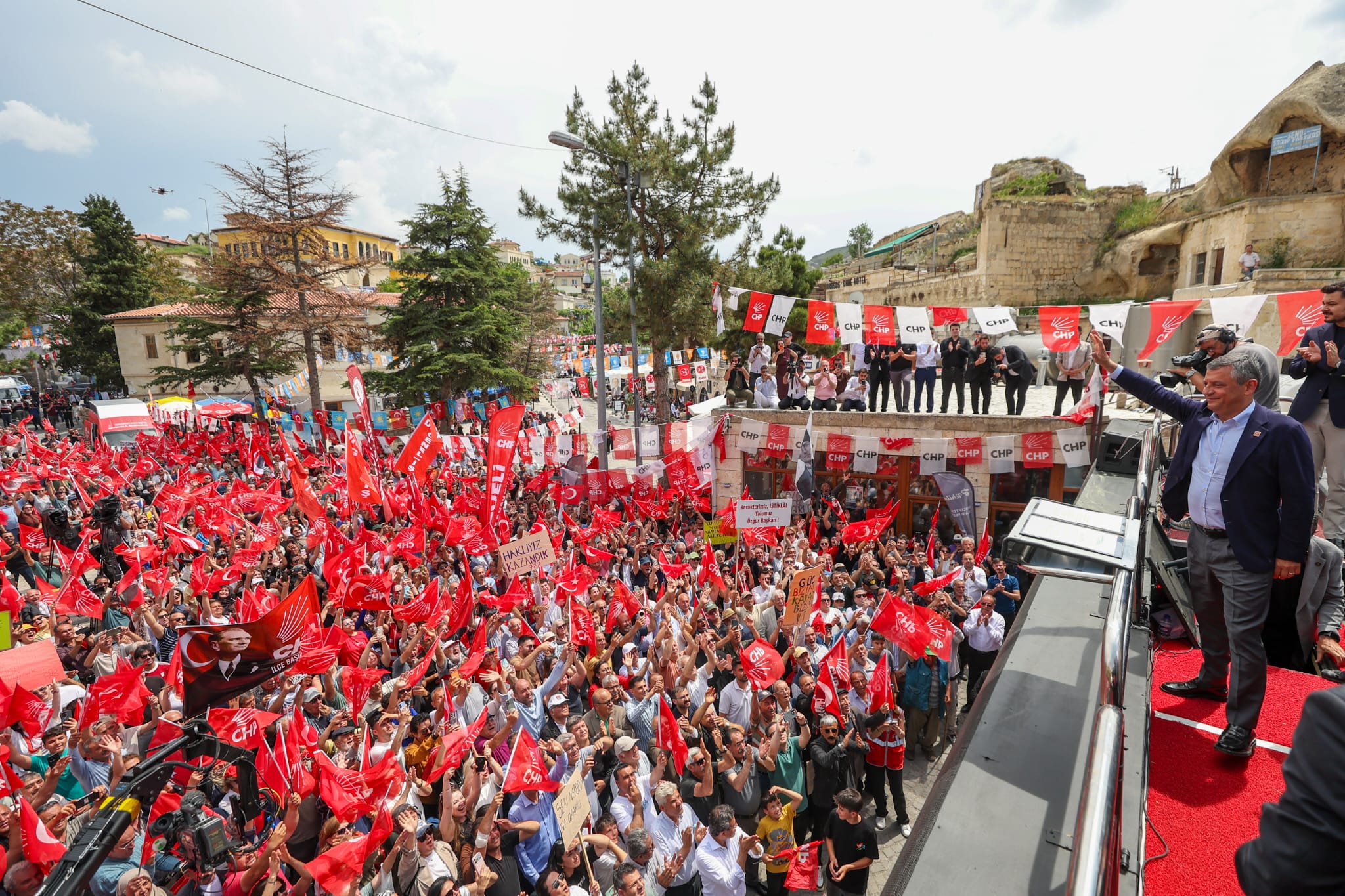 HABER/Sait TEMURCumhuriyet Halk Partisi’nin “Seçilmiş Genel Başkanı” Özgür Özel, Nevşehir