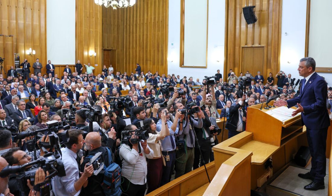 HABER/Sait TEMURCumhuriyet Halk Partisi Lideri Özgür Özel, partisinin TBMM Grup