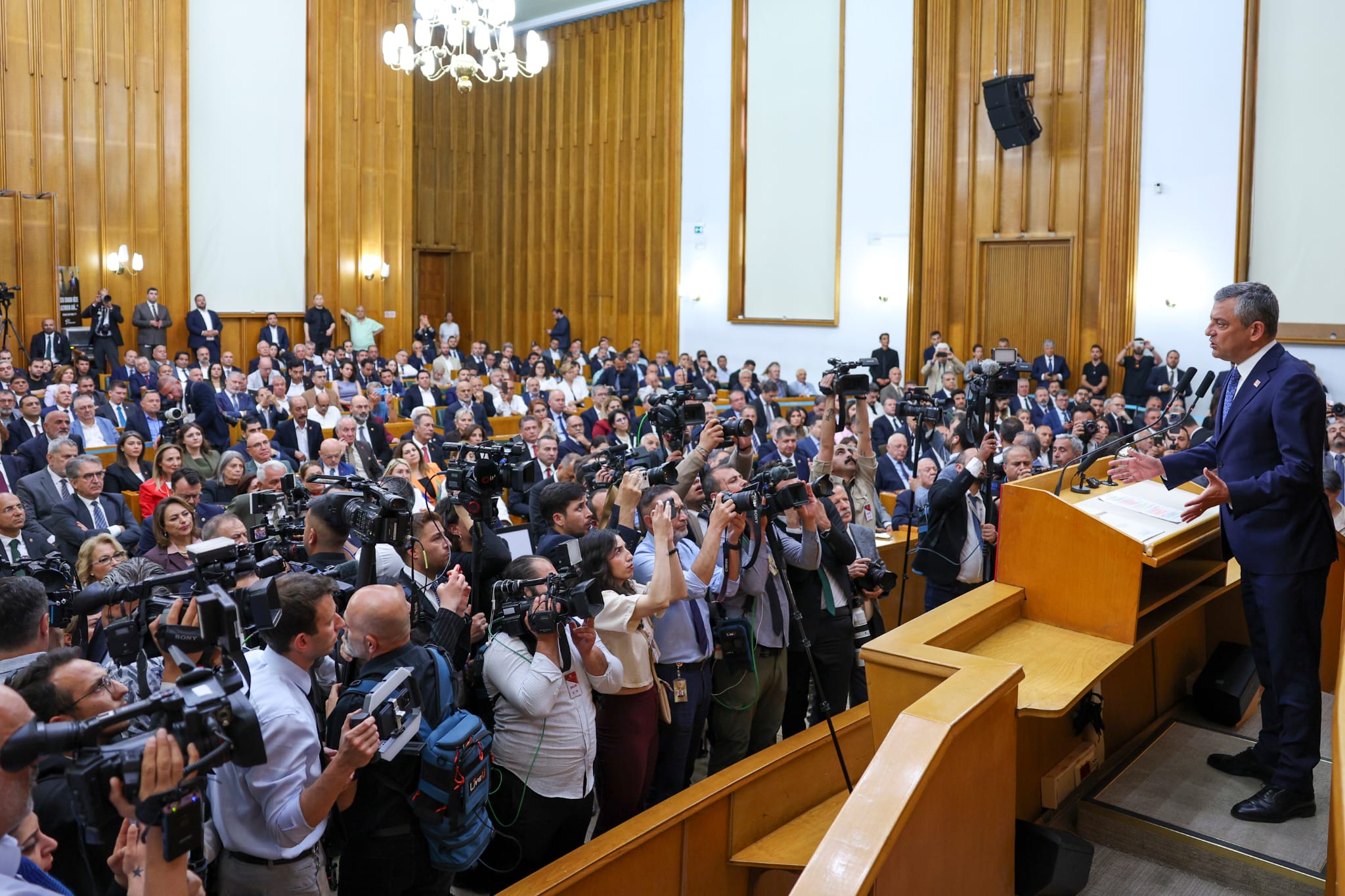 HABER/Sait TEMURCumhuriyet Halk Partisi Lideri Özgür Özel, partisinin TBMM Grup