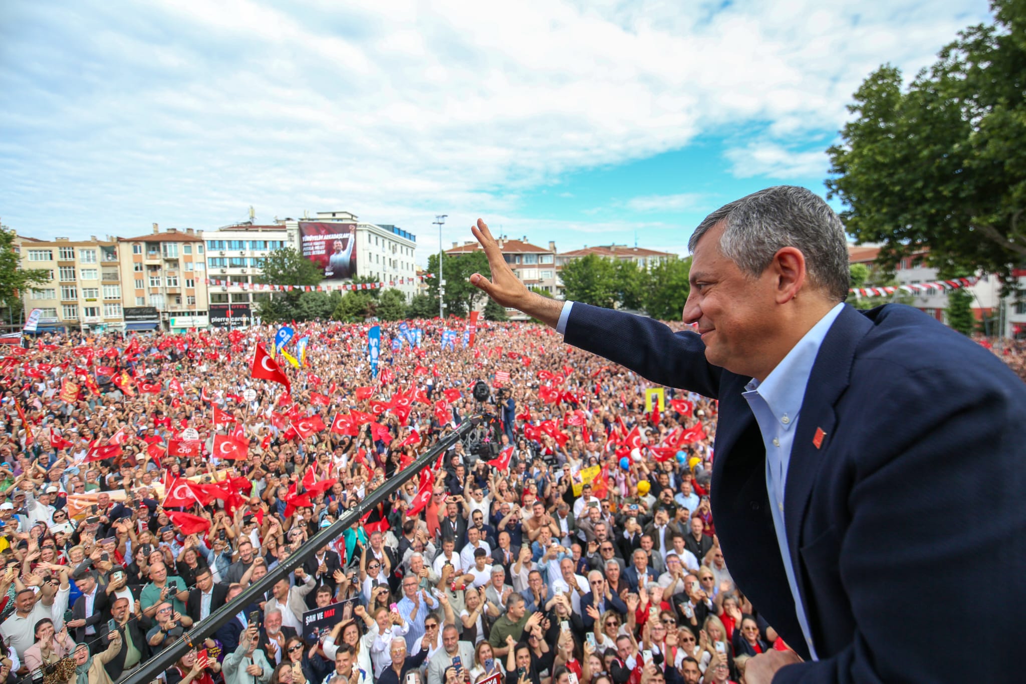 HABER/Sait TEMURCumhuriyet Halk Partisi Lideri Özgür Özel, Kırklareli’nin Lüleburgaz ilçesinde