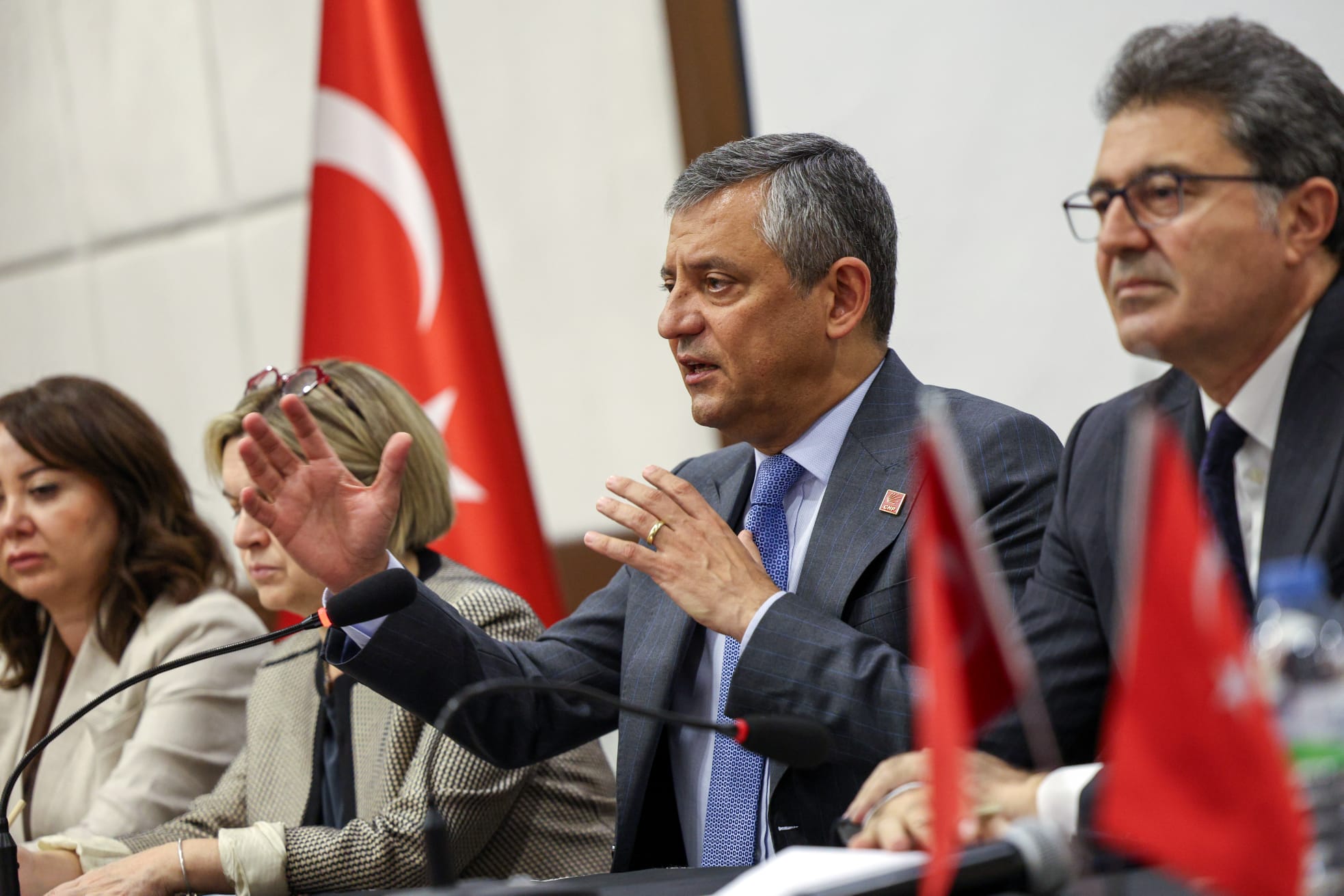 HABER/Sait TEMURCumhuriyet Halk Partisi Lideri Özgür Özel, partisinin il başkanlarıyla