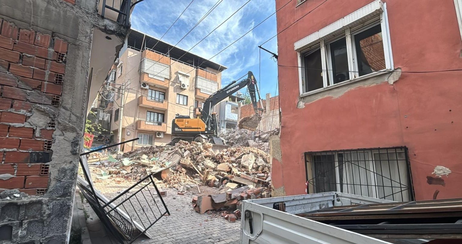 HABER MERKEZİİzmir Büyükşehir Belediyesi’nin yapımını sürdürdüğü Buca Onat Tüneli’nin etkileşim