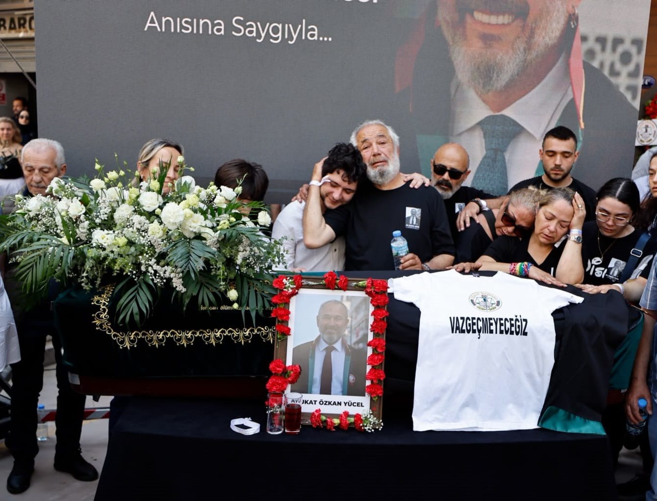 HABER/Sait TEMURİzmir Barosunun önceki Başkanı Avukat Özkan Yücel kalp krizi