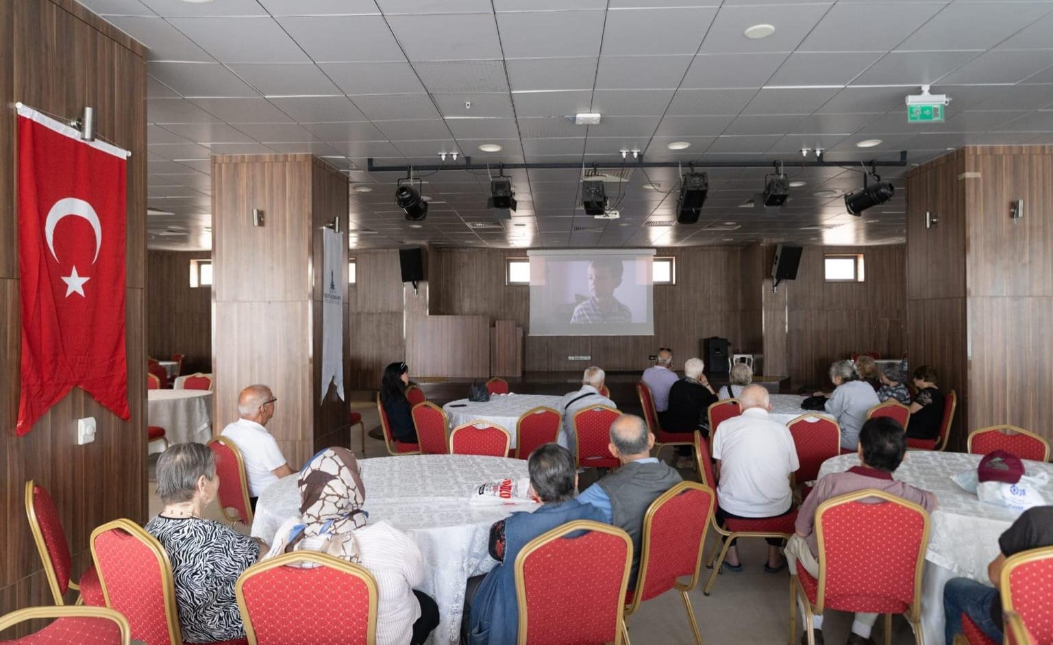 "Babam ve Oğlum Filmi gösterimi huzurevi sakinlerini duygulandırdı"