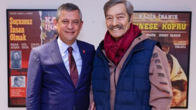 Ege Kritik/Sait TEMURCumhuriyet Halk Partisi Lideri Özgür Özel, Bugün hayatını