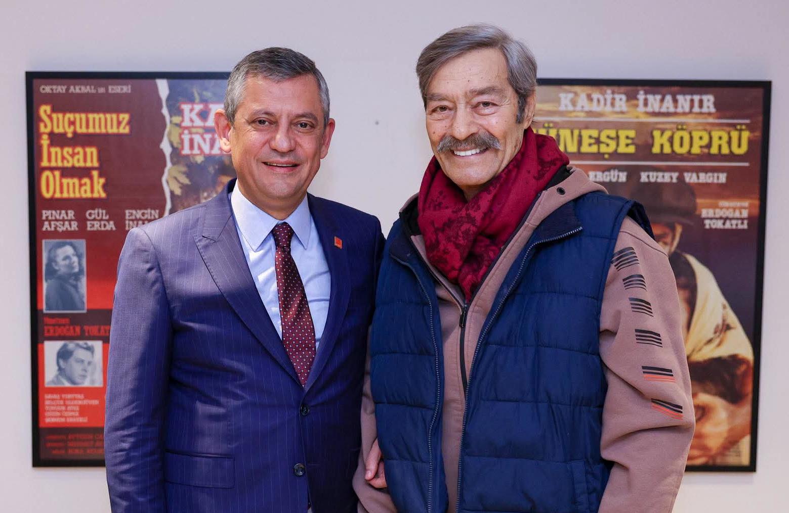 Ege Kritik/Sait TEMURCumhuriyet Halk Partisi Lideri Özgür Özel, Bugün hayatını