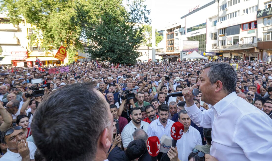 Ege Kritik/Sait TEMURCumhuriyet Halk Partisi lideri Özgür Özel, Gaziantep’teki yoğun