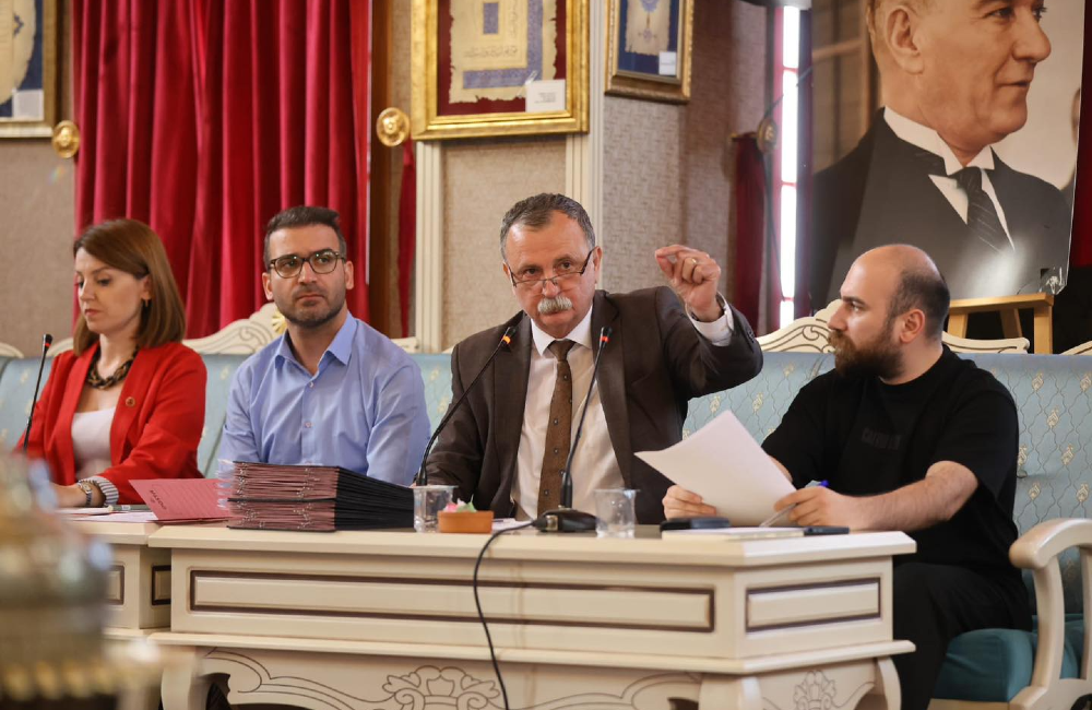 Yunusemre Belediye Başkanı Semih Balaban, CHP Genel Başkanı Özgür Özel’e