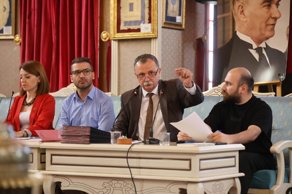 Yunusemre Belediye Başkanı Semih Balaban, CHP Genel Başkanı Özgür Özel’e