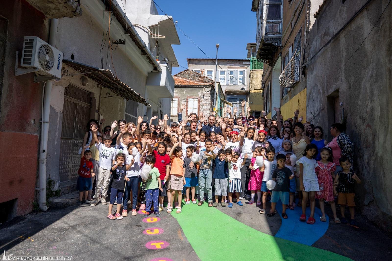 İzmir Büyükşehir Belediyesi, UNICEF Türkiye ve Ege Sağlık Vakfı iş