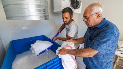 Kooperatiflere kazandırılan yaprak buz makineleri sayesinde kıyı balıkçıları hem zamandan