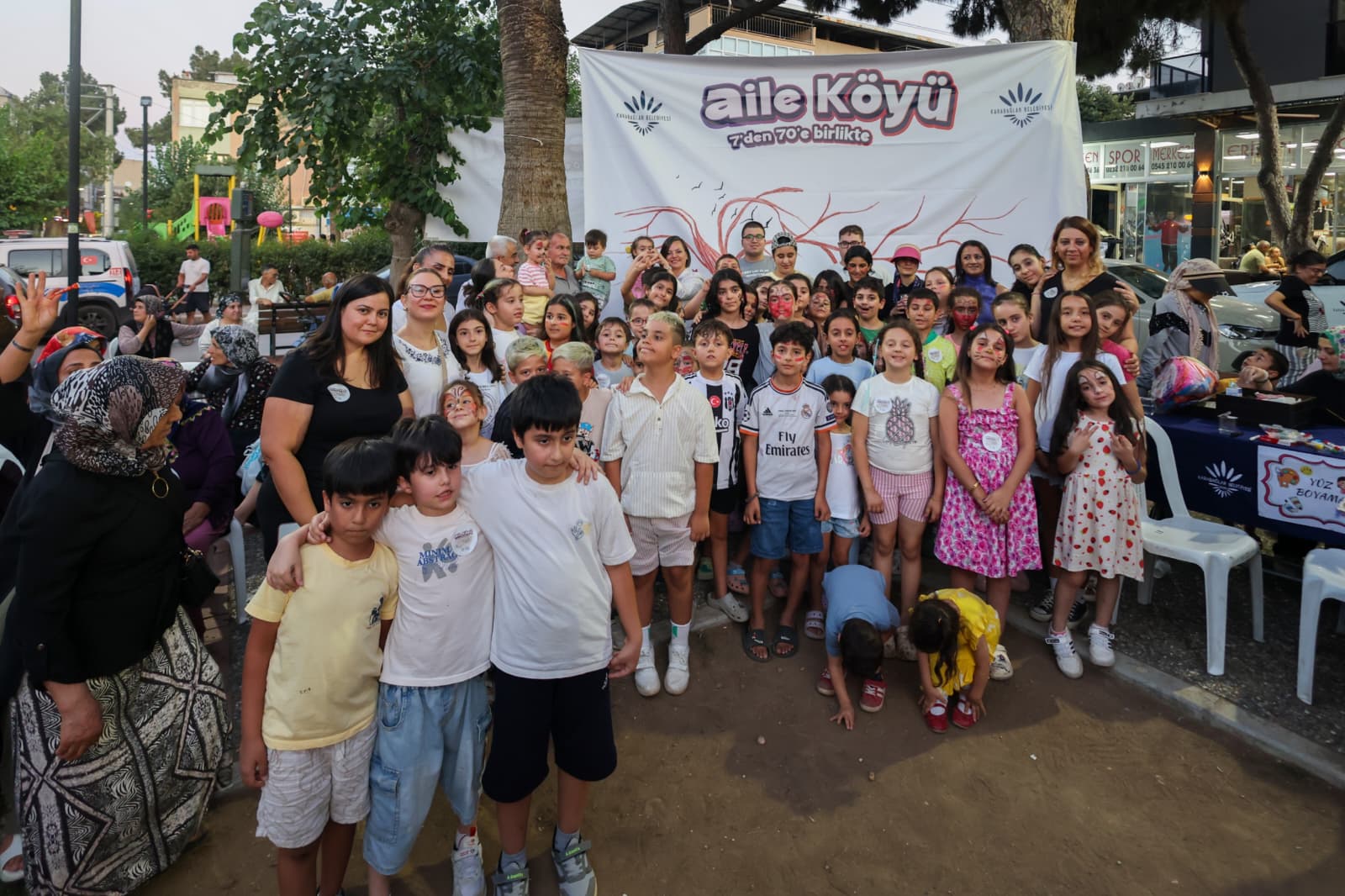 “Aile Köyü 7’den 70’e Birlikte” Projesiyle Komşuluk ve Dayanışma Büyüyor

