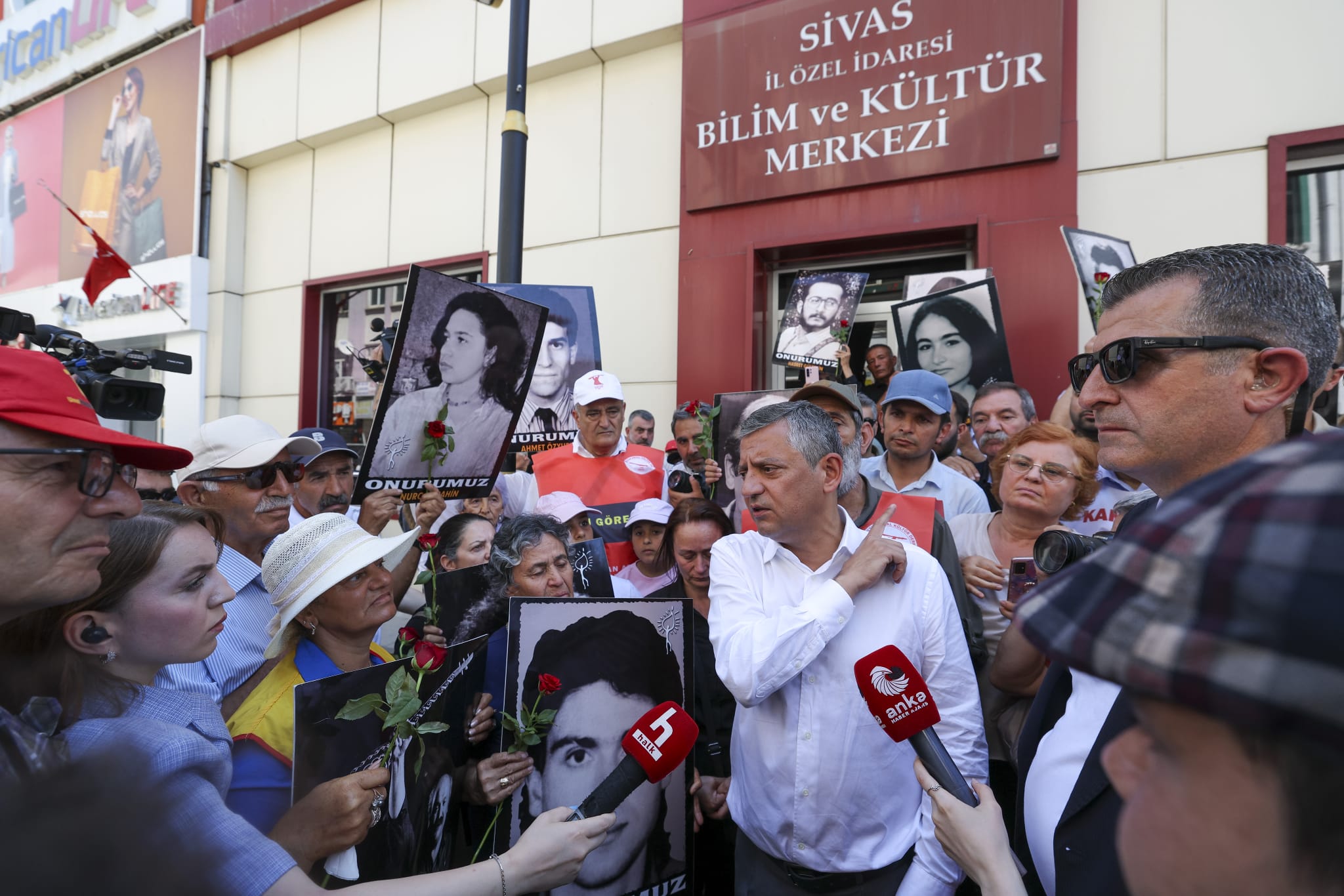 Ege Kritik/Sait TEMURCHP’nin seçilmiş Genel Başkanı Özgür Özel, Madımak Katliamı’nın