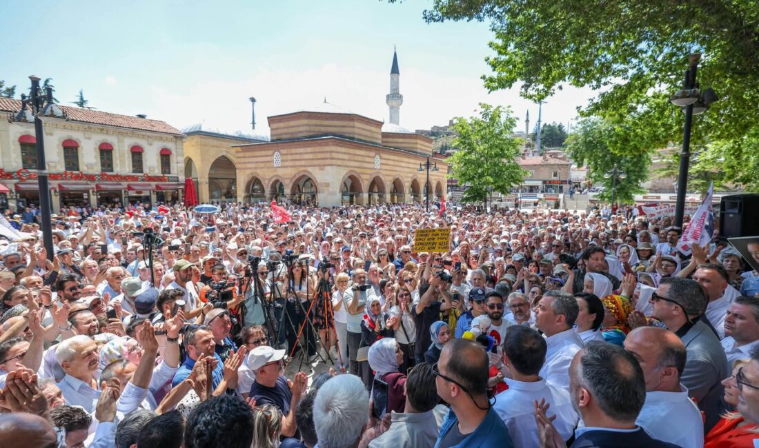 Ege Kritik/Sait TEMURCumhuriyet Halk Partisi lideri Özgür Özel, Kastamonu il