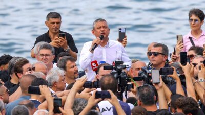 Ege Kritik/Sait TEMURCumhuriyet Halk Partisi lideri Özgür Özel, Zonguldak’ta esnaf